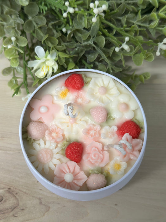122 Strawberry Cream Tin Candle