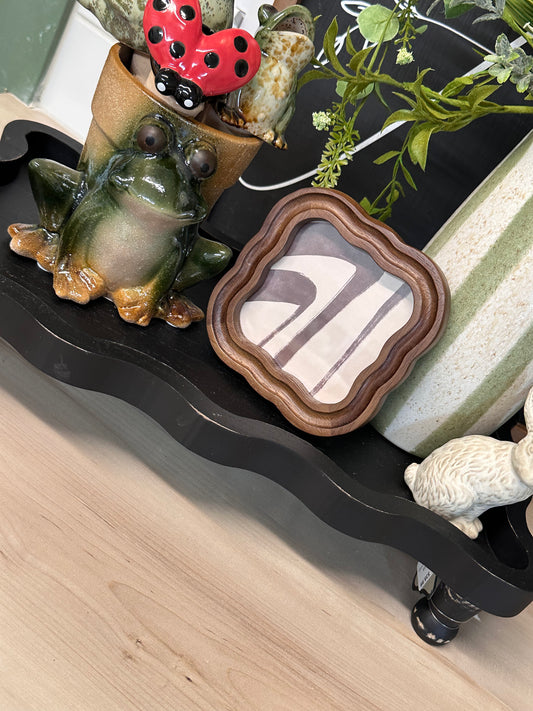 Black Scalloped Riser