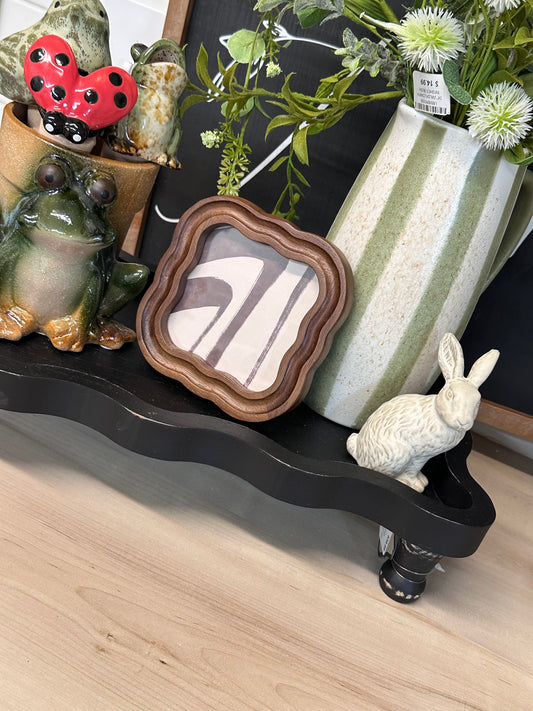 Black Scalloped Riser