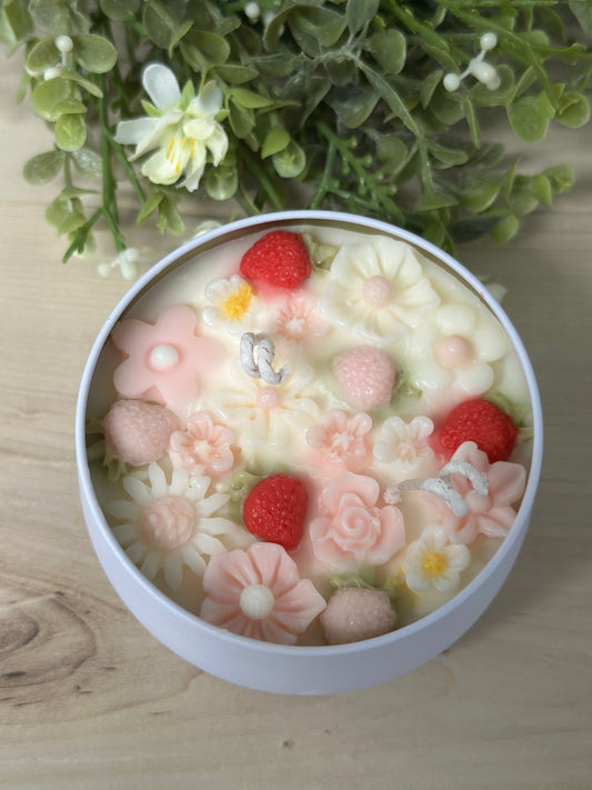 122 Strawberry Cream Tin Candle